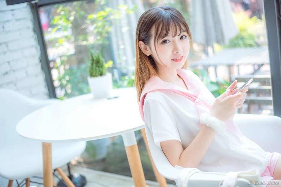 人在千里，家在心里；家在千里，人在心里。